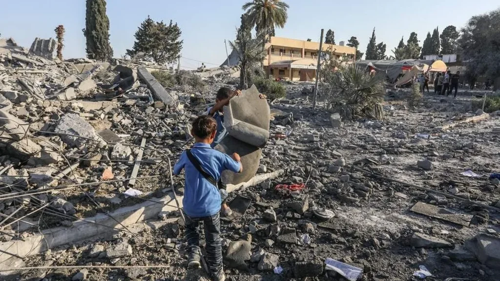 Imagem guerra na faixa de gaza do artigo Cristãos em Gaza resistem e se refugiam em paróquia após ordem de evacuação