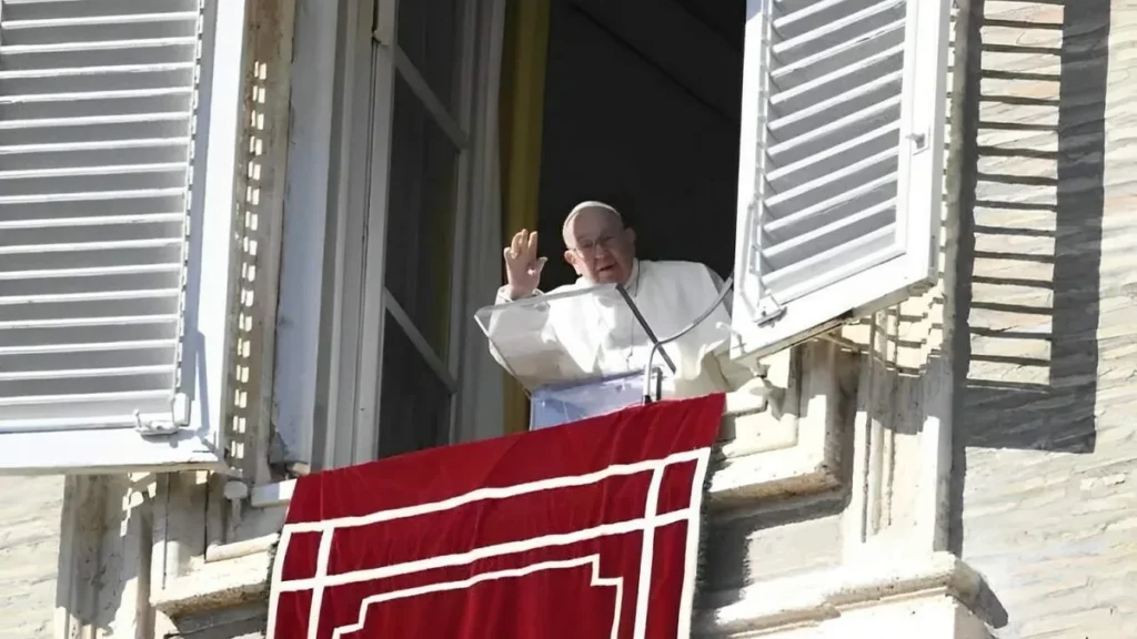 Imagem papa francisco angelus 2024 do artigo Papa: "as práticas das Bem-aventuranças são caminho de santidade diária"