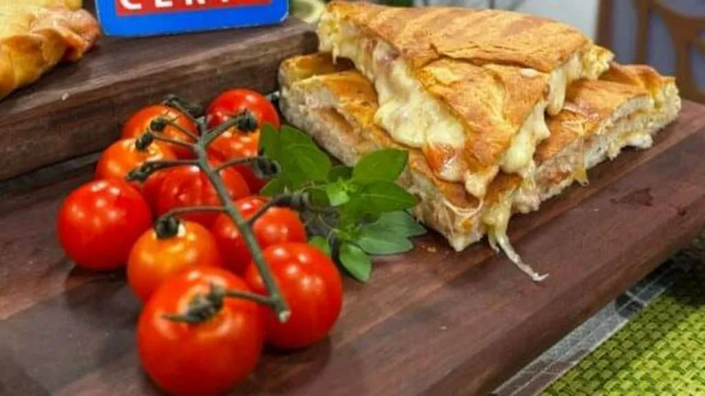 Imagem pastelao de frango delicioso santa receita do artigo Pastelão de Queijo - Santa Receita