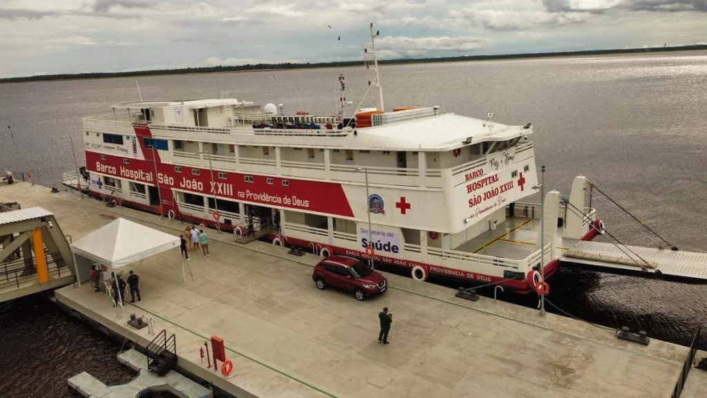 Imagem Barco Hospital Sao Joao XXIII e inaugurado e passa a atender comunidades ribeirinhas na Amazonia do artigo Barco Hospital São João XXIII inicia sua missão no Estado do Amazonas