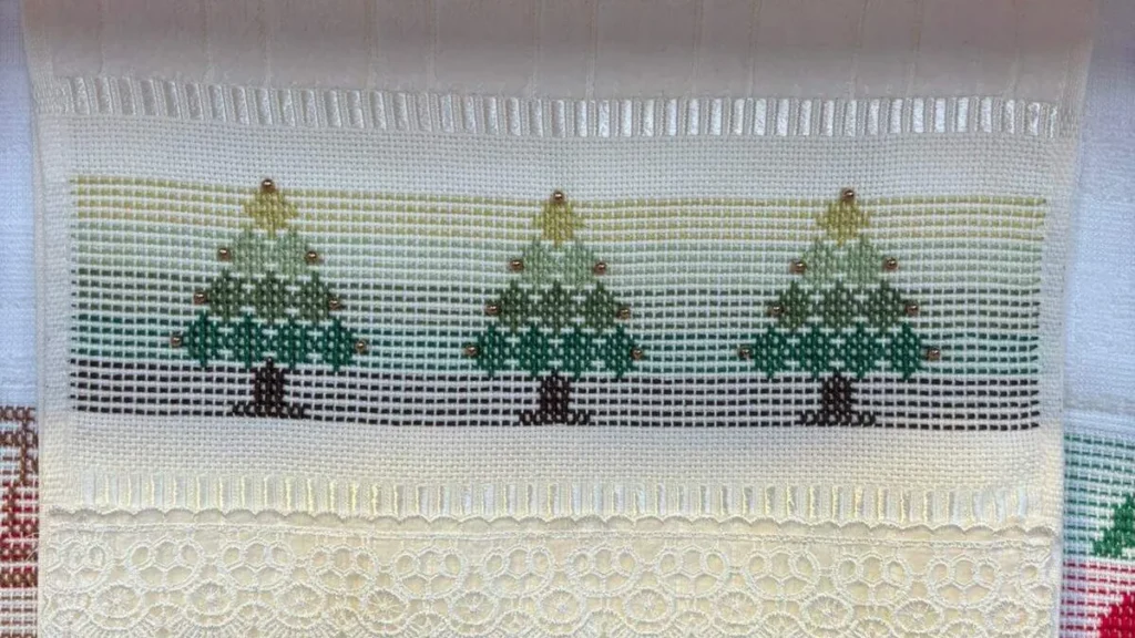 Imagem arvores de natal bordadas em ponto oitinho faca voce mesmo do artigo Árvores de Natal bordadas em Ponto Oitinho - Faça Você Mesmo