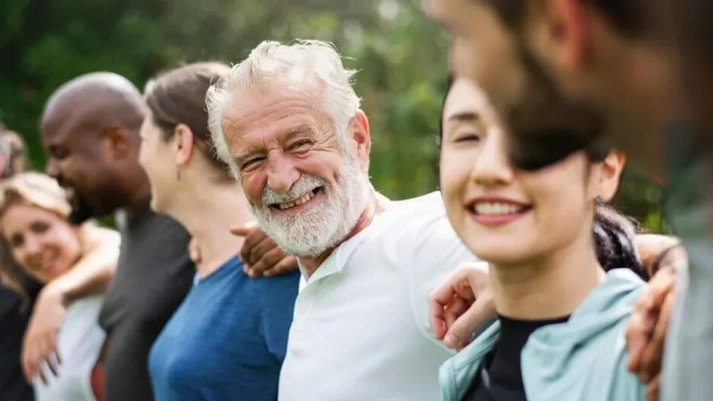 Imagem Pessoas abracadas sorrindo do artigo Campanha para a Evangelização: A Esperança habita entre nós