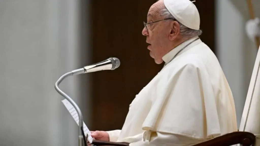 Imagem papa falando durante audiencia geral 2024 do artigo Papa: “o cristão deve ser sinal de esperança”