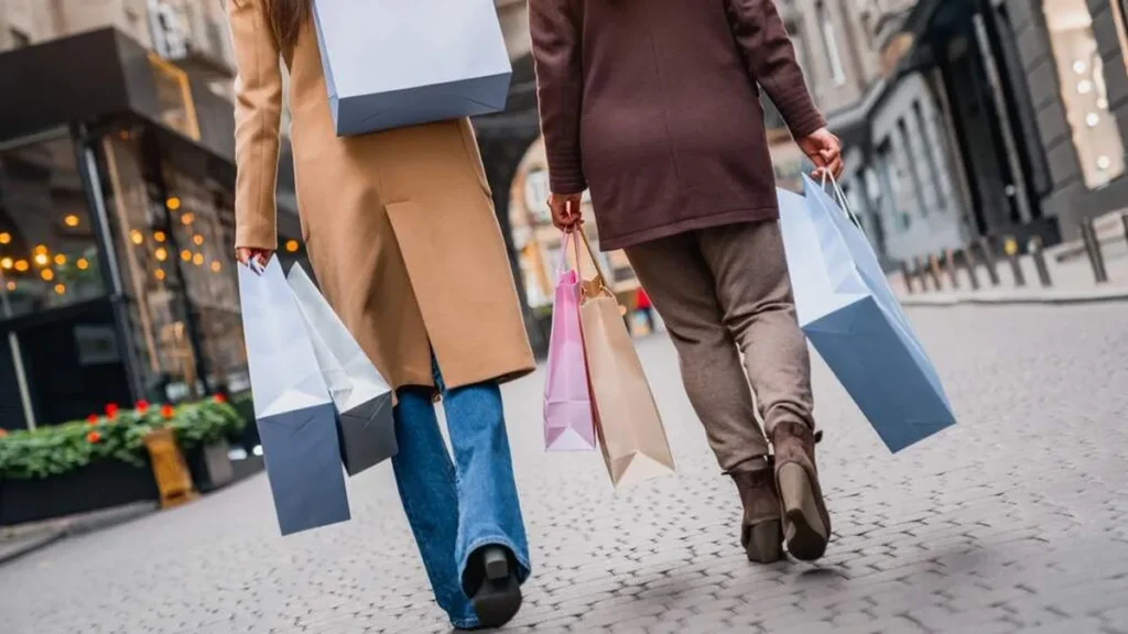 Imagem Compras de Natal do artigo Segurança no comércio de Guaratinguetá é reforçada devido o Natal