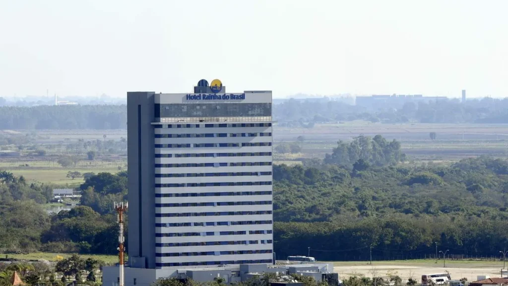 Imagem Hotel Rainha Fachada do artigo Hotel Rainha do Brasil oferece cultura e lazer durante as férias de janeiro