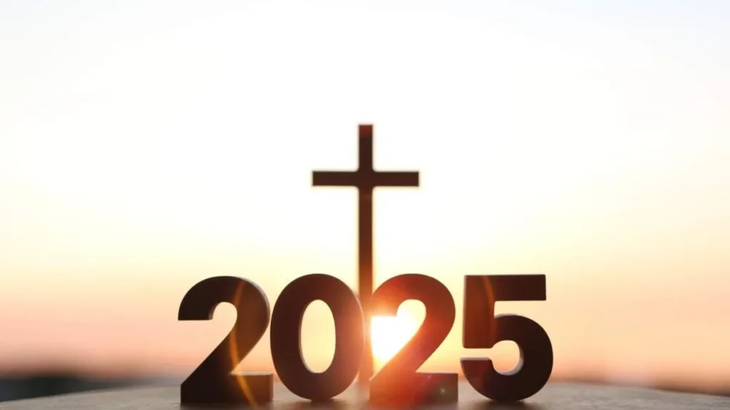 Imagem letreiro do ano 2025 com uma cruz atras do artigo 2025 é o Ano Santo