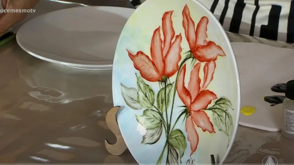 Imagem Pintura de flor oriental no prato de porcelana fca voce mesmo Easy Resize.com do artigo Pintura de Flor Oriental em Prato de Porcelana - Faça Você Mesmo
