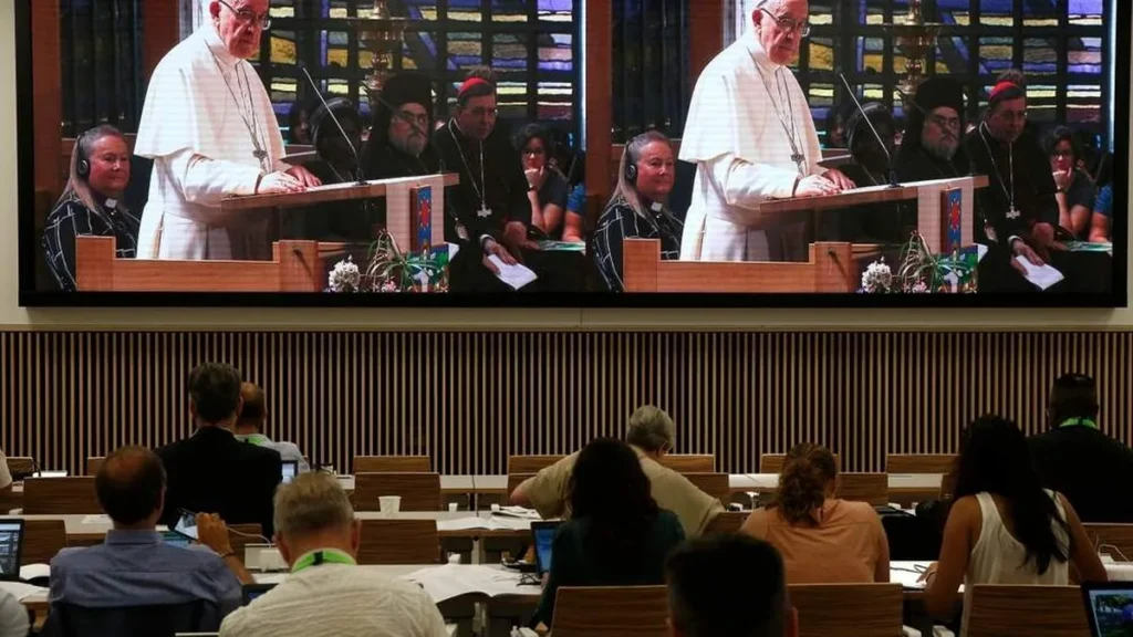 Imagem papa em conferencia com jornalistas do artigo Papa convida jornalistas a espalharem esperança