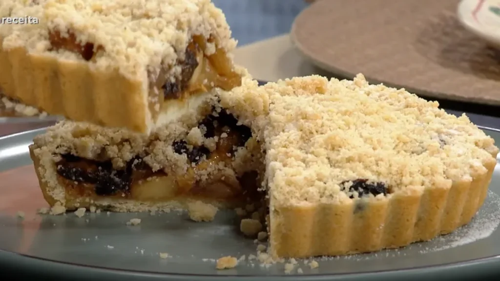 Imagem Torta de maca com doce de leite e ameixa santa receita do artigo Torta de Maçã com Doce de Leite e Ameixa – Santa Receita