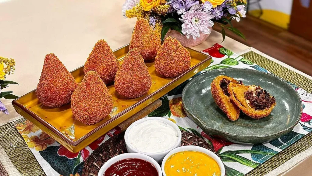 Imagem coxinha costela do artigo Coxinha de Mandioquinha com Costela – Santa Receita