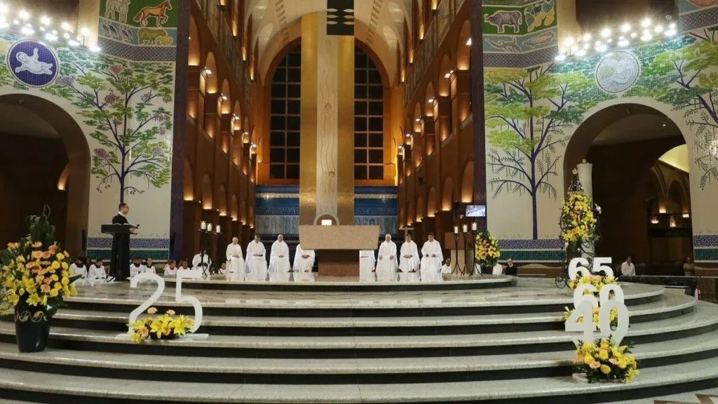 Imagem Jubileu Redentorista Altar central Mario Pereira A12 do artigo Santuário Nacional celebra Jubileu de Vida Consagrada neste domingo