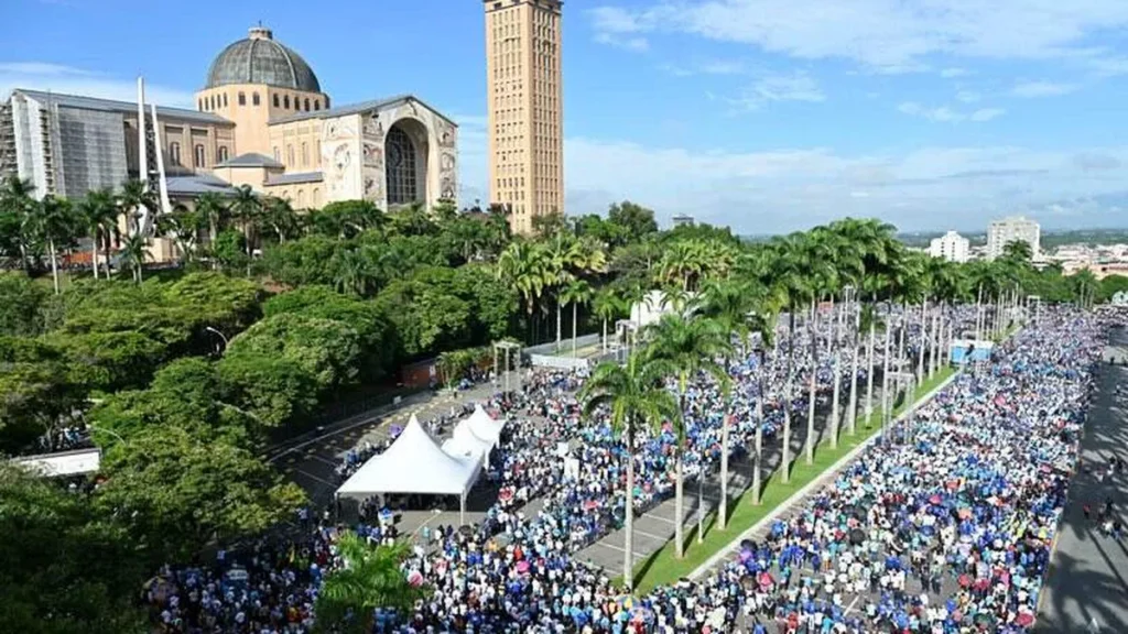Imagem Santuario Nacional durante o Terco dos Homens do artigo Milhares de fiéis são esperados para Romaria do Terço dos Homens em Aparecida