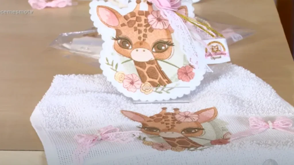 Imagem chaveiro girafa do artigo Chaveiro Em Feltro E Toalhinha De Girafinha – Faça Você Mesmo
