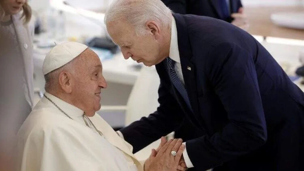 Imagem papa francisco e presidente biden do artigo Papa Francisco recebe medalha do Presidente Biden