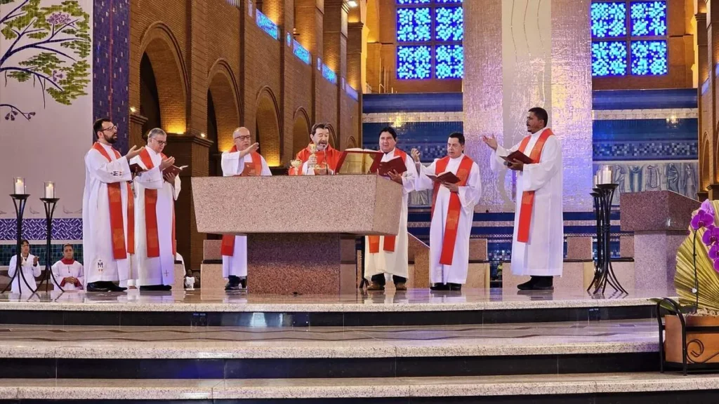 Imagem Dia de Sao Bras no Santuario destaque do artigo Em Aparecida, devotos recebem a bênção da garganta de São Brás