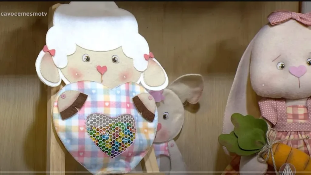 Imagem Porta chocolate de ovelha para pascoa faca voce mesmo do artigo Porta-Chocolate em Feltro – Faça Você Mesmo