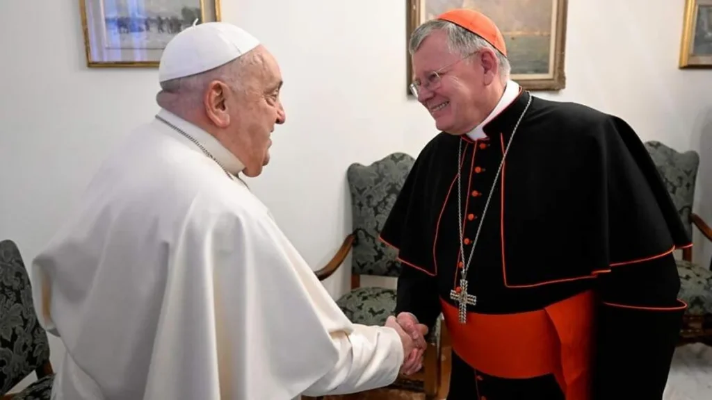 Imagem Papa Francisco e Cardeal Jaime do artigo Papa ouve desafios e esperanças da Igreja no Brasil