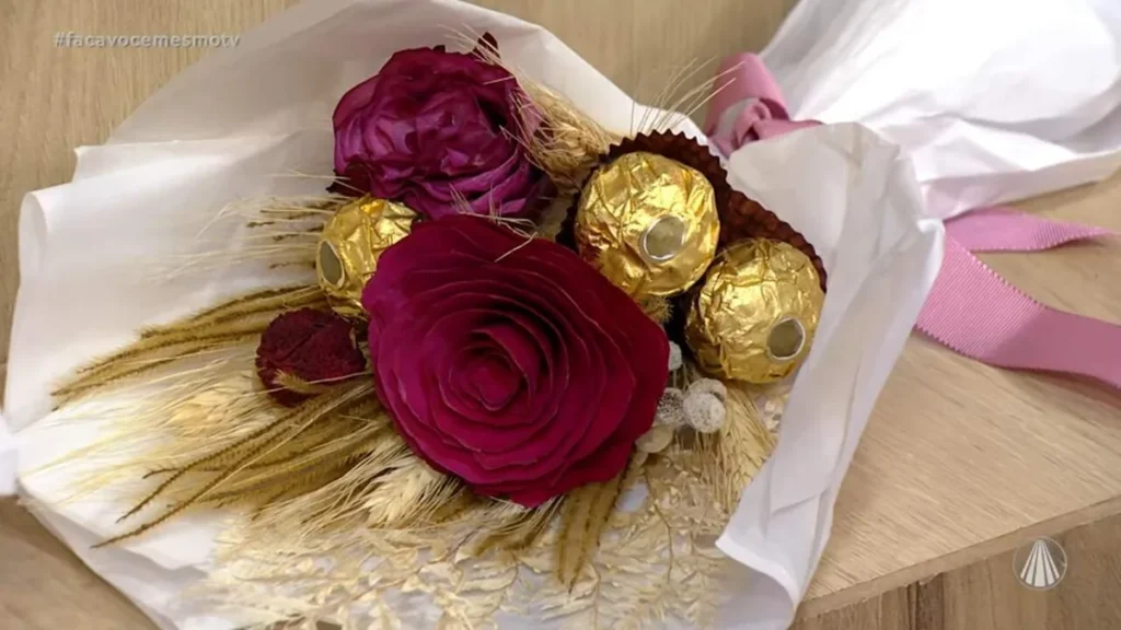 Imagem buque flores bombons do artigo Buquê de Flores Secas e Chocolate - Faça Você Mesmo