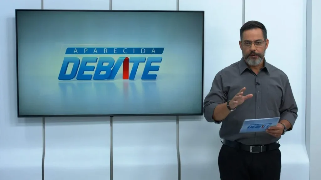 Imagem APD 1102 Reproducao TV Aparecida 1 do artigo "Aparecida Debate" discute o efeito Trump na política mundial