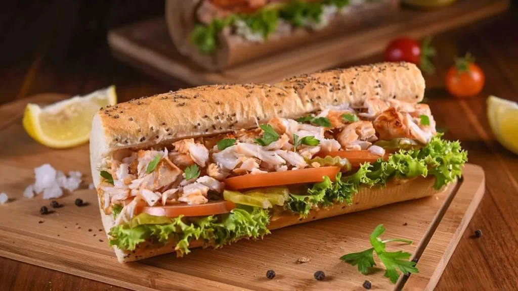 Imagem Sanduiche de frango do artigo Chef no Ar - Receitas de Verão: Salada de Batata Assada, Sanduíche de Frango e Cassata