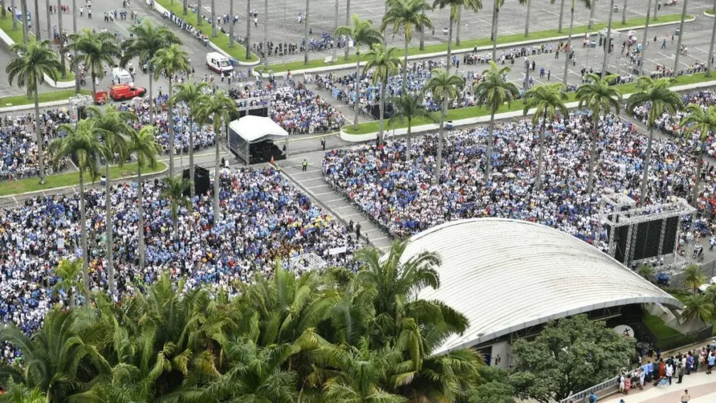 Imagem Missa Solene Terco dos Homens 2025 Tribuna Dom Aloisio 4 do artigo Missa Solene do Terço dos Homens reúne peregrinos da esperança e da caridade