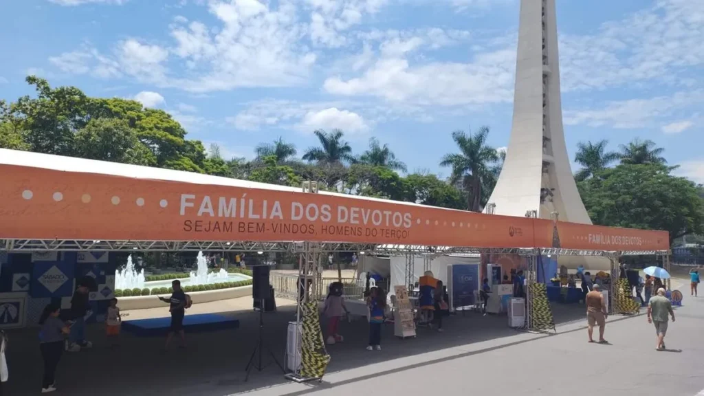 Imagem Tenda Familia dos Devotos 2025 4 do artigo Família dos Devotos promove interação com os Homens do Terço
