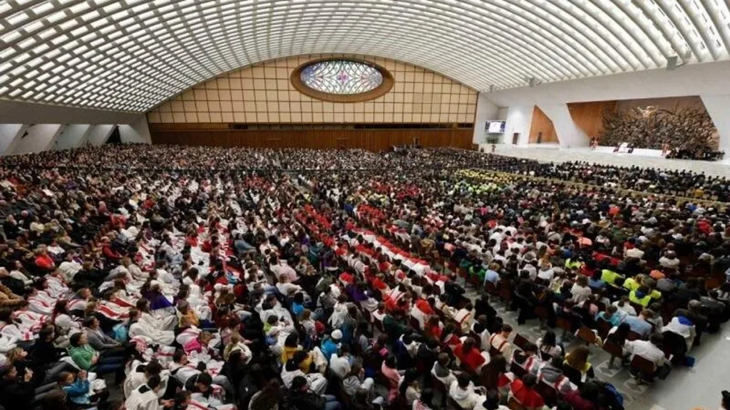 Imagem audiencia geral sala paulo VI do artigo Papa: “enxergar Deus nos pequenos detalhes”
