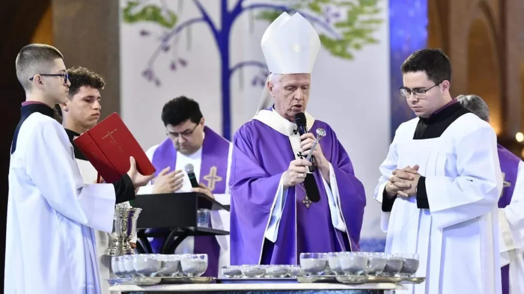 Imagem Dom Orlando na mIssa de Cinzas destaque 1 do artigo Casa da Mãe Aparecida celebra o início da Quaresma