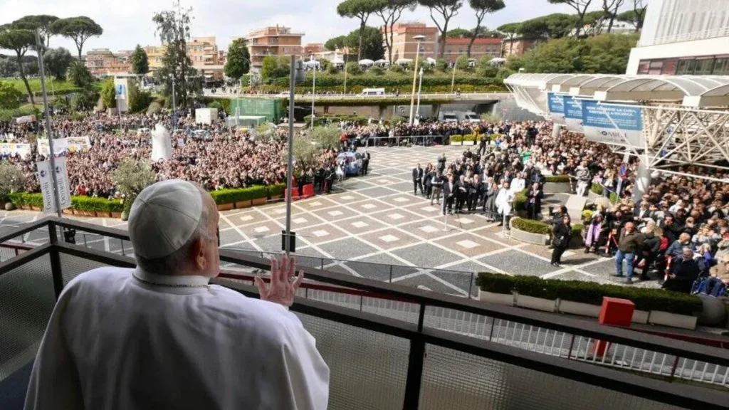 Imagem papa francisco alta medica 2025 do artigo Angelus após alta do Papa: "Experimentei a paciência do Senhor"