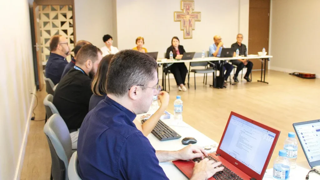 Imagem assessores durante reuniao do artigo Ação pastoral é tema em reunião de Grupo de Assessores da CNBB