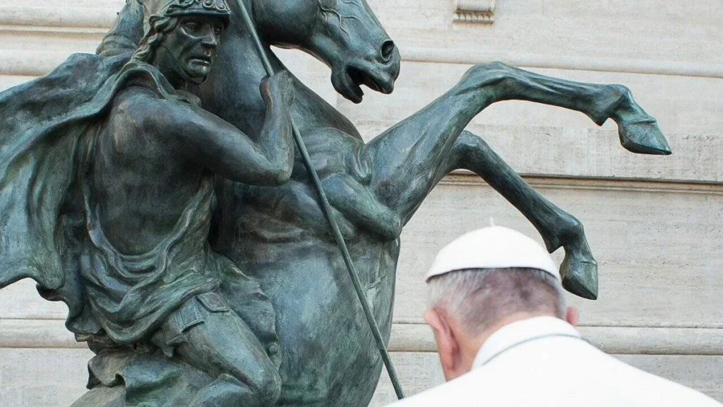 Imagem Papa Francisco reza diante da imagem de Sao Jorge onomastico do artigo Reze com fé a novena de São Jorge, mártir da Igreja Católica