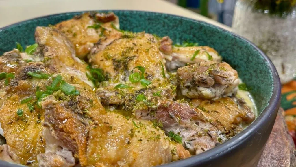 Imagem sobre coxa do artigo Sobrecoxa de Frango com Limão e Ervas – Santa Receita