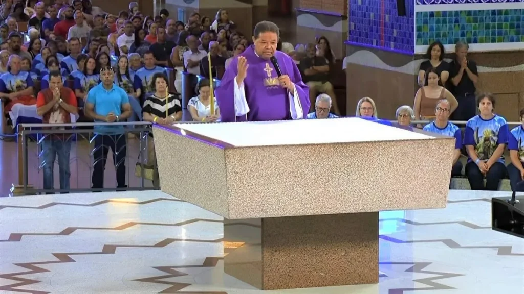 Imagem Destaque Padre Coutinho do artigo Missa no Santuário reflete Jesus como manifestação do Amor de Deus