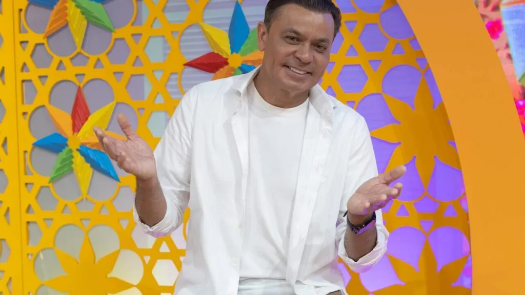 Imagem Frank Aguiar Joao Athaide TV Aparecida do artigo Frank Aguiar festeja um ano de seu programa na TV Aparecida com Falamansa