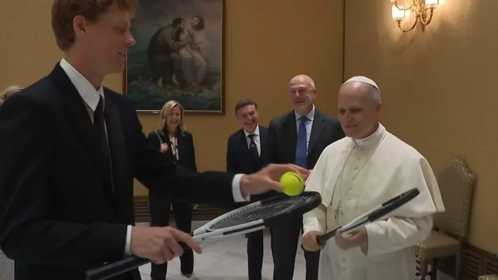 Imagem tenista encontra com o papa do artigo Papa Leão XIV encontra o campeão de tênis Sinner