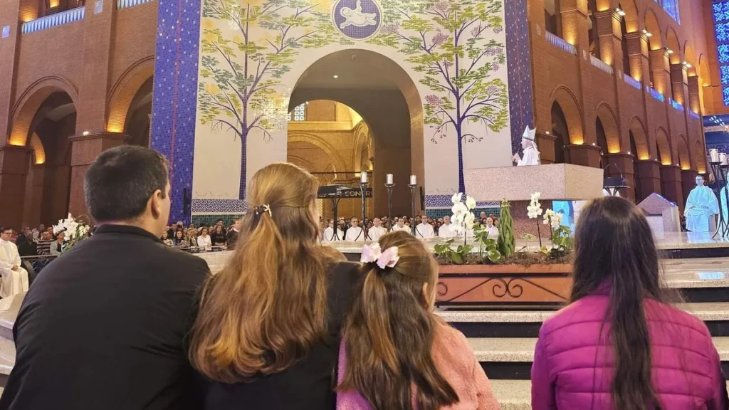 Imagem Missa Peregrinacao Familias 2025 do artigo Missa no Santuário encerra Simpósio e Peregrinação das Famílias