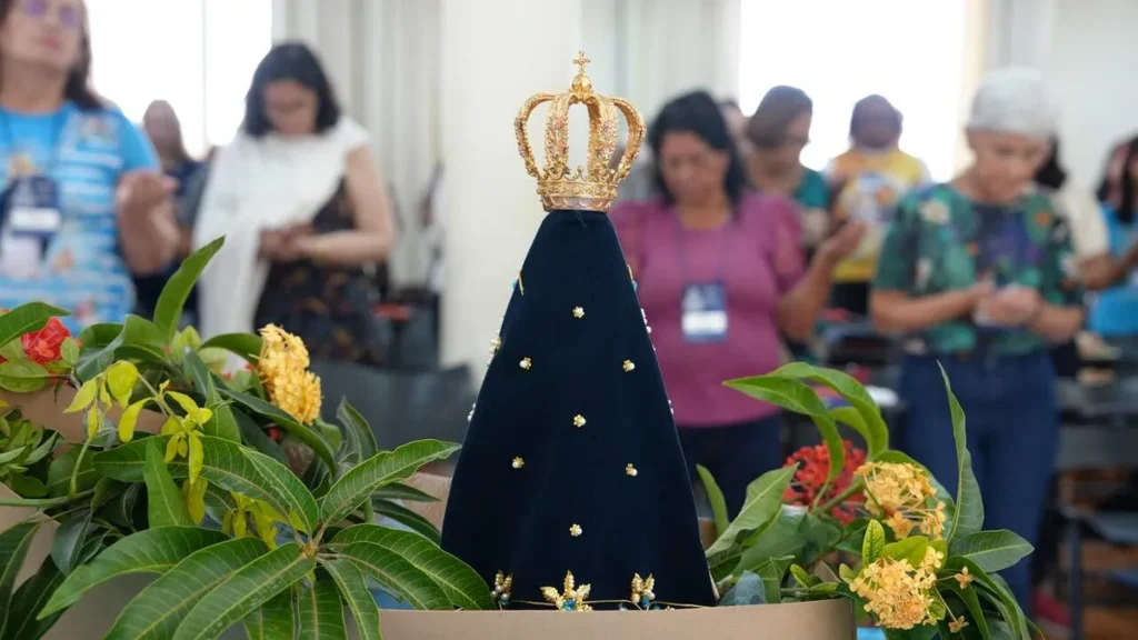Momento de meditação a respeito do tema: "Maria, ensina-nos a viver como escolhidos!"