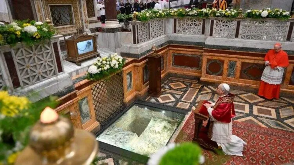 Imagem papa leao na Basilica de Sao Paulo Fora dos Muros do artigo Papa Leão XIV visita Basílica de São Paulo Fora dos Muros