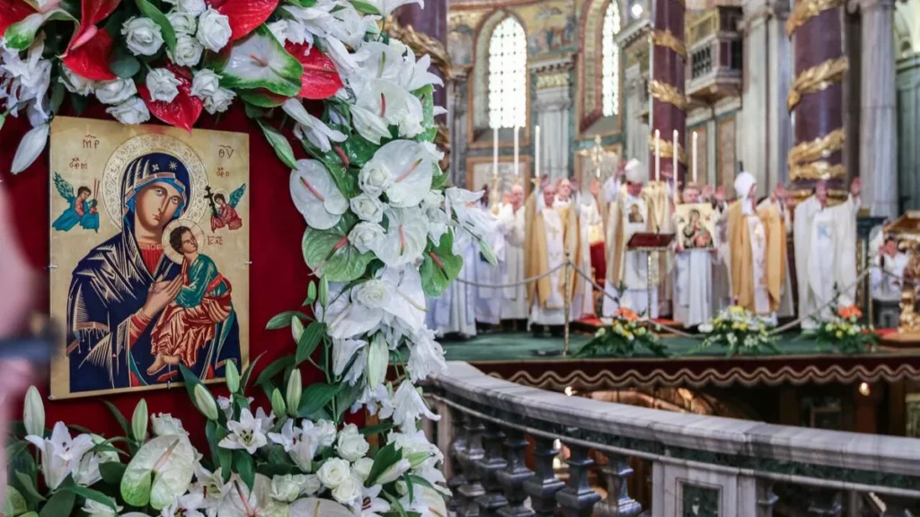 Ícone restaurado foi solenemente exposto no altar-mor da igreja redentorista para a veneração dos fiéis