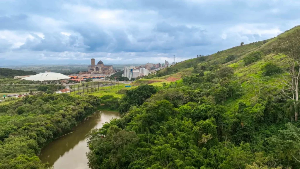 Imagem Santuario Nacional visto de cima do artigo As propriedades territoriais e imobiliárias da Igreja no Brasil e o direito ao laudêmio
