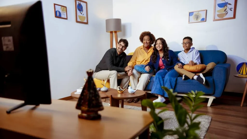 Imagem 20 anos TV Pais e filhos sala Rodolfo Magalhaes 40 Easy Resize.com do artigo TV Aparecida transmite a Novena do Divino Pai Eterno