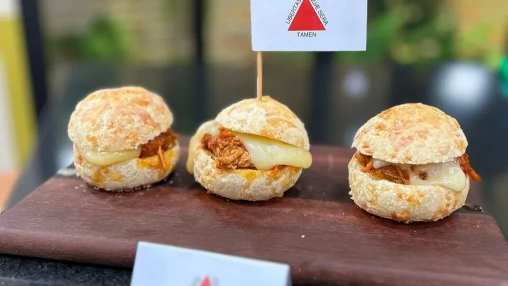 Imagem SDV 6.6 do artigo Pão de Queijo Recheado com Pernil e Vinagrete - Sabor de Vida