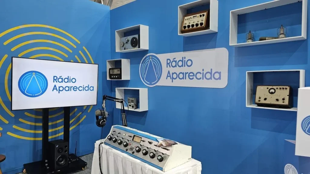 Imagem Espaco Radio Aparecida na Super Tenda do artigo Romaria Família dos Devotos: Relembre o legado do Padre Vítor