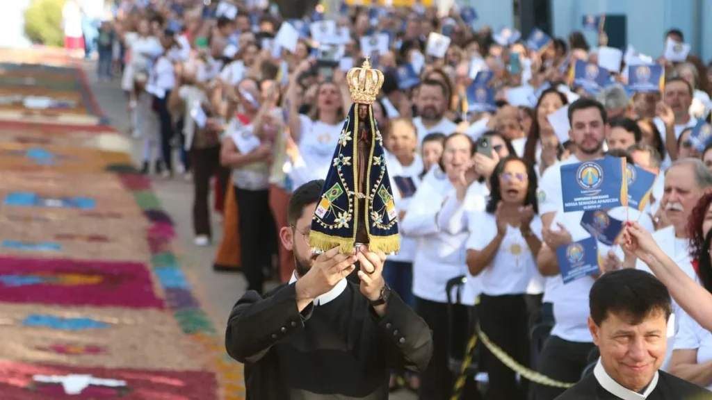 Nossa Senhora Aparecida abençoando a terceira fase das Santas Missões Redentoristas