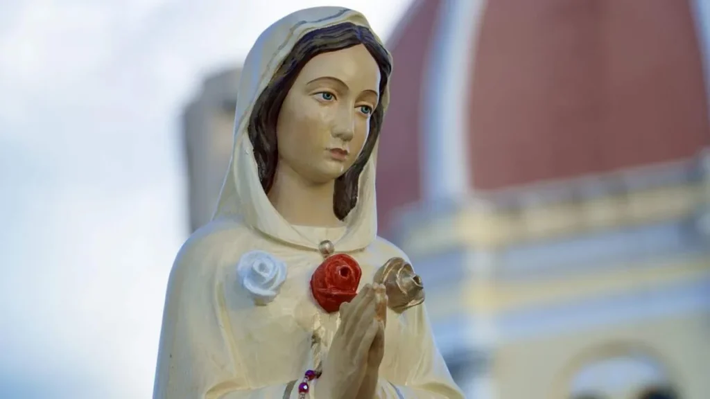 Imagem nossa senhora rosa mistica do artigo Três rosas, três pedidos: reze com Nossa Senhora Rosa Mística
