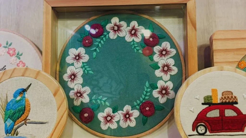Imagem bordado artesa ge abecia do artigo Quais os melhores tecidos e quadros para bordados? (Dicas para Iniciantes)