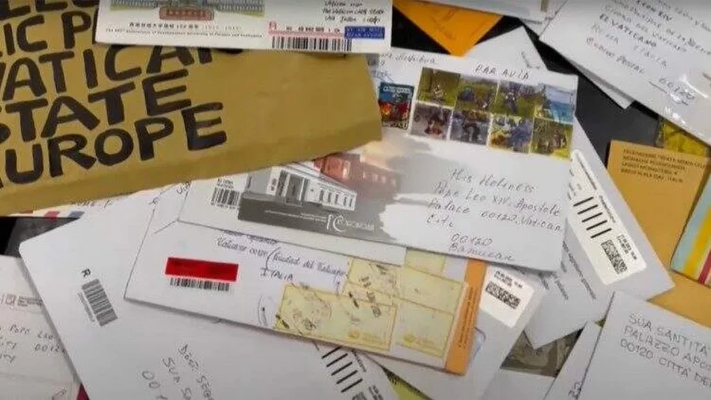 Imagem cartas ao papa leao do artigo Papa Leão XIV recebe cerca de 100Kg de correspondência por dia