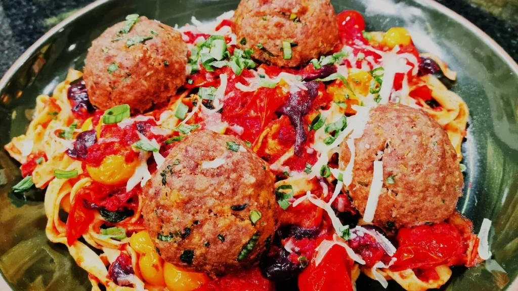 Imagem Fettuccine Caseiro com Polpetone Sabor de Vida do artigo Fettuccine Caseiro - Sabor de Vida