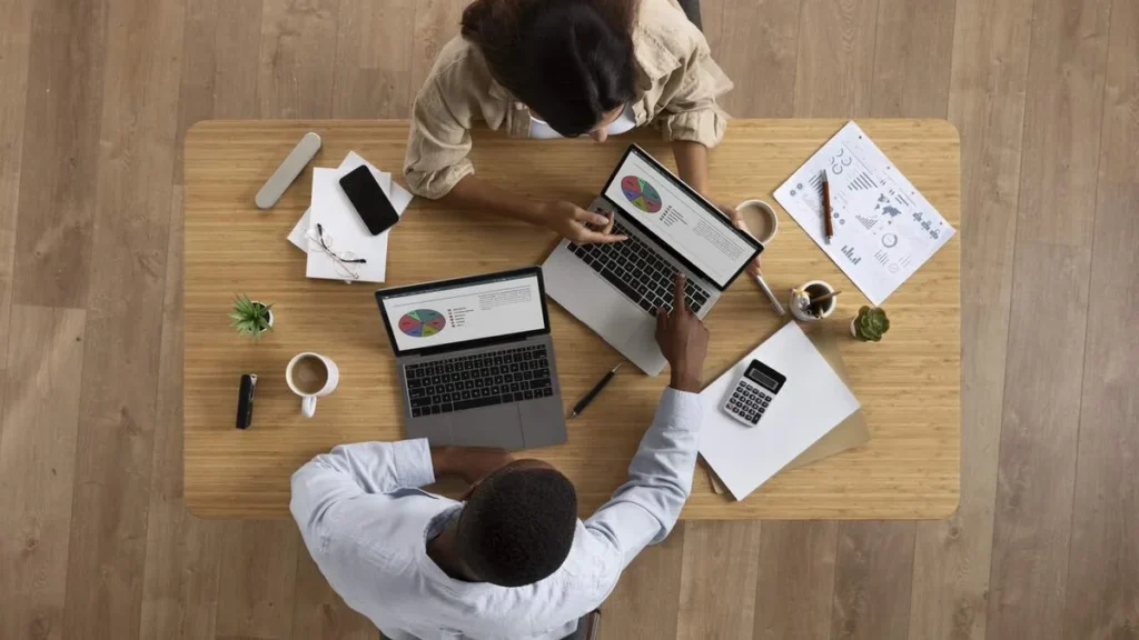 Imagem Ambiente de trabalho do artigo Transforme mecanismos de defesa em aliados no trabalho