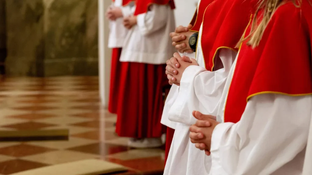 Imagem acolitos do artigo Os coroinhas e acólitos são a esperança do futuro da Igreja